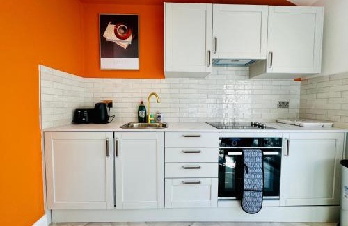 Montpelier Apartment | Central One Bedroom Flat Next to Brighton Beach I Sleep 5 Guests