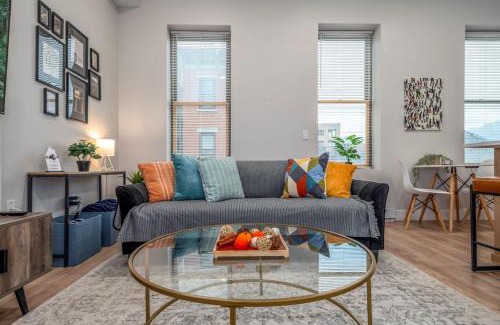 Over-the-Rhine Apartment | Central Over-the-Rhine, 3 Lux Queen Beds, Steps to TQL, Findlay Market & Light Rail, Fast Wifi, Sleeps 7ppl
