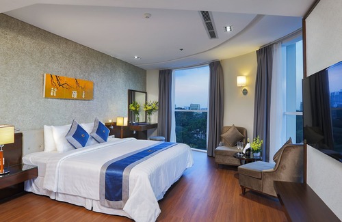 District 1 Hotel | Central Palace Hotel