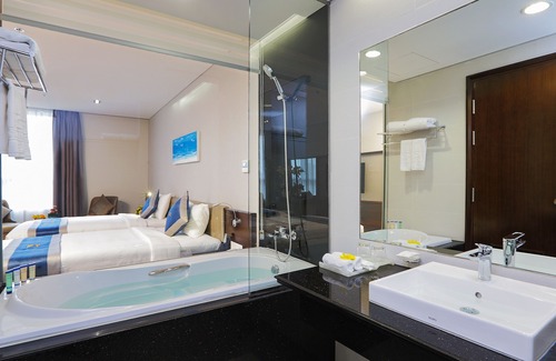 District 1 Hotel | Central Palace Hotel