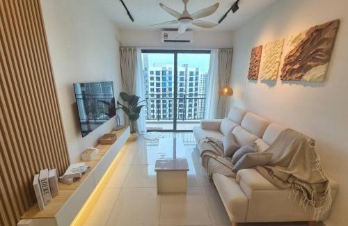Johor Bahru Apartment | Central Park Bright & High floor 2 Rooms 4 pax