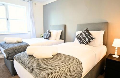 Stafford House | Central Peaceful Home with Parking, Wi-Fi and Garden