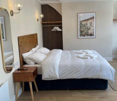The Lane Apartment | Central Peckham Studio Retreat