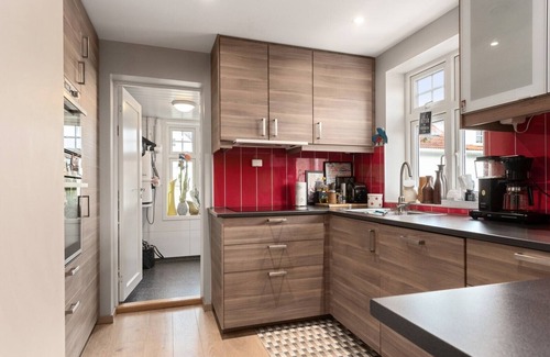 Egersund Apartment | Central Penthouse 3-bedroom apartment with dedicated office setup