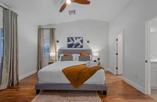 Camelback East House | Central Phx Cottage With Free Private Heated Pool!