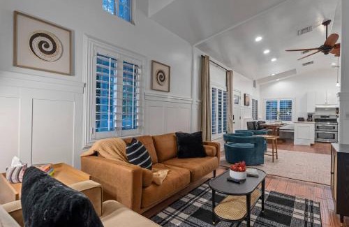 Camelback East House | Central Phx Cottage With Free Private Heated Pool!