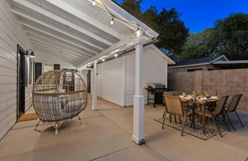 Camelback East House | Central Phx Cottage With Free Private Heated Pool!
