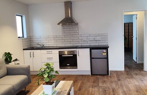Auckland House | Central - Private and Quiet King Suite Unit