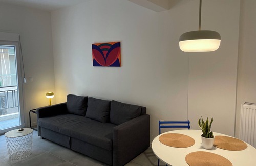Attiki Apartment | Central Railway Station Vibe