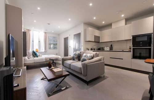 Reading City Centre Apartment | Central Reading Designer Studio