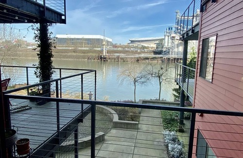 Northwest Portland Condo | Central Riverfront 1 bedroom condo with a view!