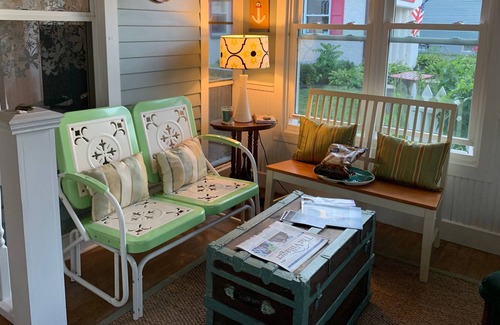 Bemus Point House | Central romantic King, Lake just steps away, cable TV fast Internet, hardwoods