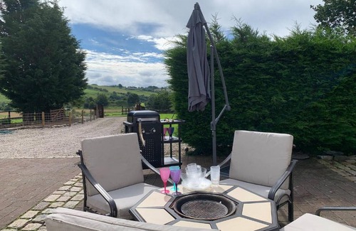 Strathaven House | Central Scotland Country Side With Outdoor Bbq Hut