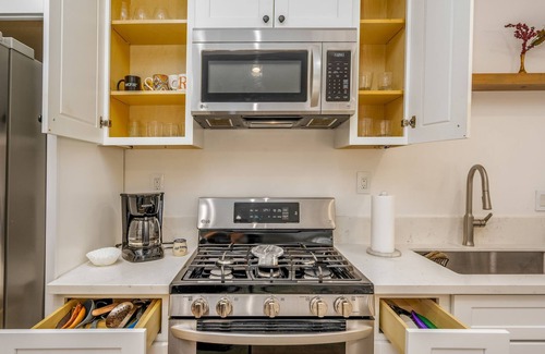 Serra Mesa House | Central SD Modern&Family-Friendly Home-BBQ Non-Toxic Home -Allergy Friendly