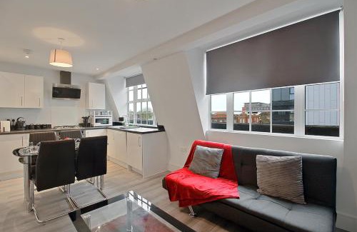 Slough Apartment | Central Slough -double bed & 1 sofa bed, - transport links