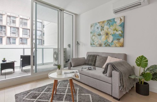 South Yarra Apartment | Central South Yarra Comfort with Balcony
