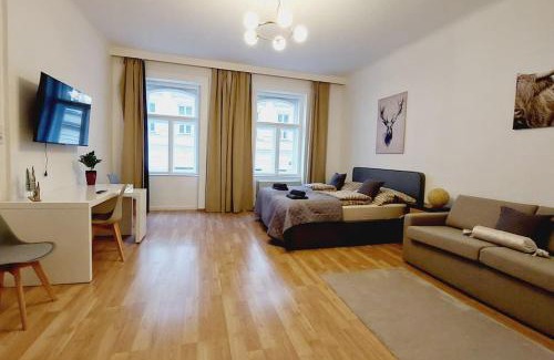 Weißgerber Apartment | Central & Spacious CheckInVienna Apartment