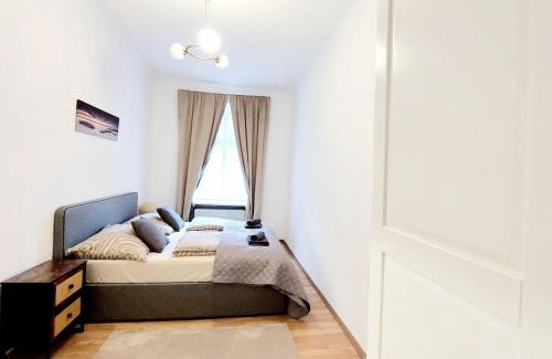 Weißgerber Apartment | Central & Spacious CheckInVienna Apartment