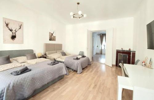 Weißgerber Apartment | Central & Spacious CheckInVienna Apartment