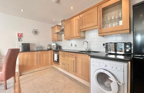 Kingsbridge Apartment | Central Spacious Ground Floor Flat with Courtyard