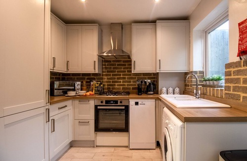 St Albans Cottage | Central St Albans Cottage Stay