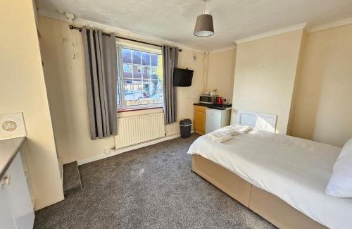 Cheltenham House | Central Studios 87 Tennyson Road