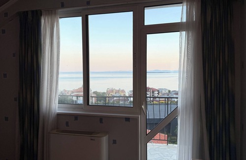 Sveti Vlas Apartment | Central Studios with Sea View