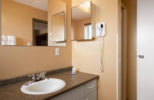 Lloydminster Hotel | Central Suite Hotel