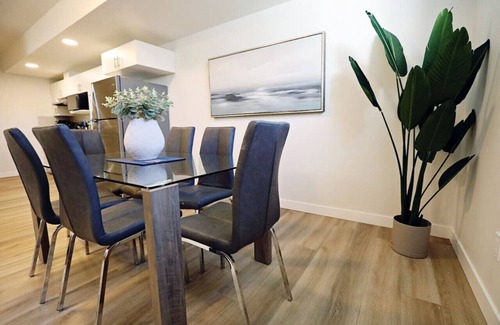 North Central Edmonton Condo | Central Suite King Beds|Long Stays|Disney+