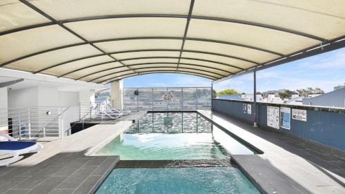 Chippendale Apartment | Central Sydney 1BR unit with Pool Gym Parking!