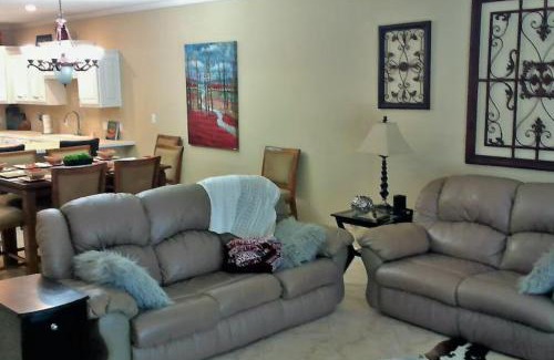 Lake Hamilton Apartment | Central Terrace Retreat