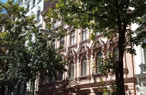 Roßau Apartment | Central three bedroom Apartment with garden view close to the ring huge free WiFi