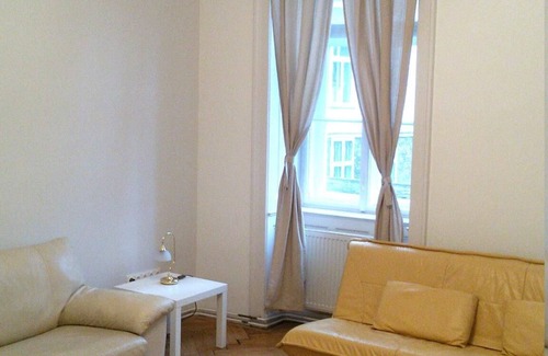 Roßau Apartment | Central three bedroom Apartment with garden view close to the ring huge free WiFi