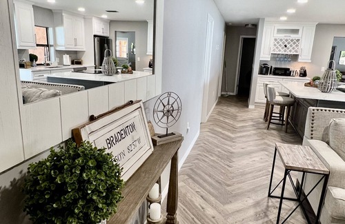 Palma Sola House | Central to AMI, Sarasota, Clearwater, St. Pete and Tampa!