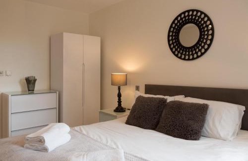 Chaucer Apartment | Central Tower Bridge Apartment