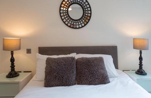 Chaucer Apartment | Central Tower Bridge Apartment