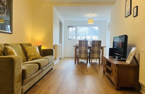 Llandaff North Apartment | Central Two Bedroom Home with Parking