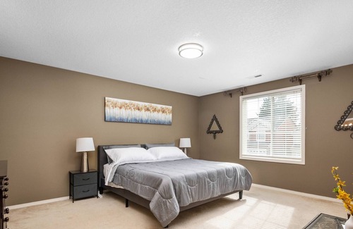 Vancouver House | Central Vancouver Location, Open Floor Plan, Next to Kids Park, Close to Shopping, Pet Friendly