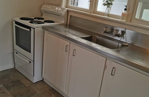 Taupo House | Central - Walk to Town and Lake! *No Service Fee*