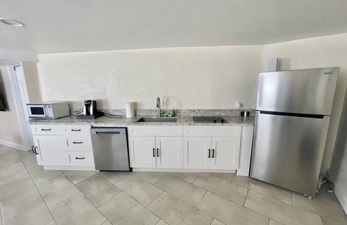Coquina Key Apartment | Central WATERFRONT Studio with FREE KAYAKS
