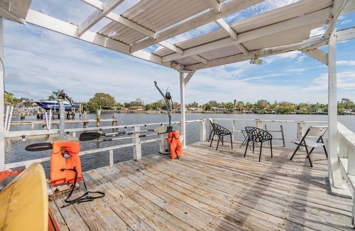 Coquina Key Apartment | Central WATERFRONT Studio with FREE KAYAKS