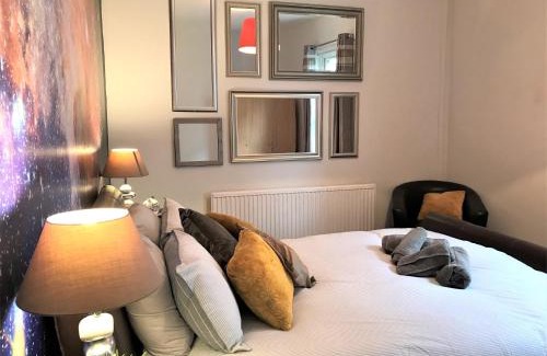 Wigan Apartment | Central Wigan welcoming Townhouse sleeps up to 6