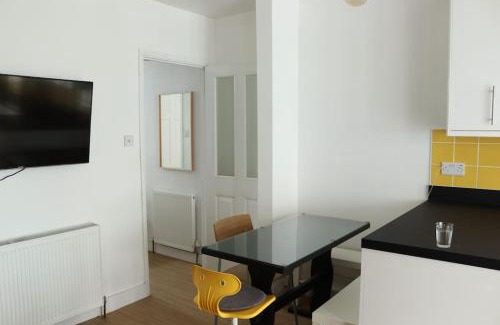 Worthing House | Central Worthing Holiday Home, 3 bedrooms, 600m from beach