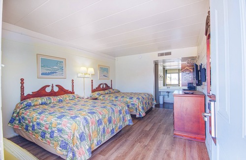 Centralia Hotel | Centralia Motel Near Downtown by OYO
