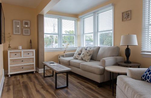 Jacksonville Beach Apartment | Centrally Located Two Bedroom Unit! Close to Everything!