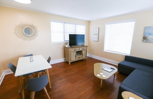 Jacksonville Beach Apartment | Centrally Located Efficiency One Mile to the Beach!