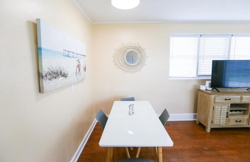 Jacksonville Beach Apartment | Centrally Located Efficiency One Mile to the Beach!