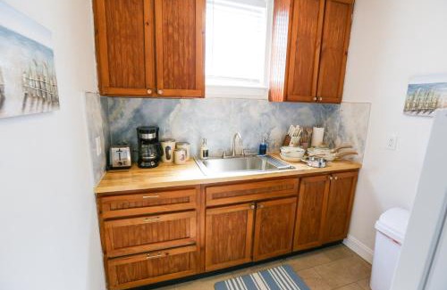Jacksonville Beach Apartment | Centrally Located Efficiency One Mile to the Beach!
