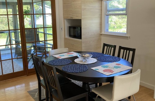 Green Hill House | Centrally Located Beach House
