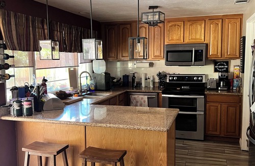 Parkside House | Centrally Located Upscale Home with Room for Rent - Great Hosts & Neighborhood